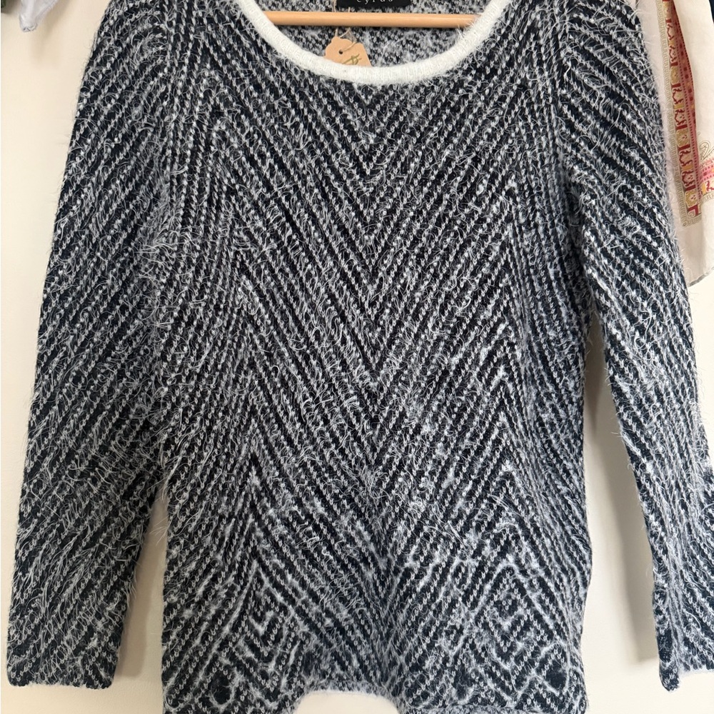 Women's Black and White Sweater